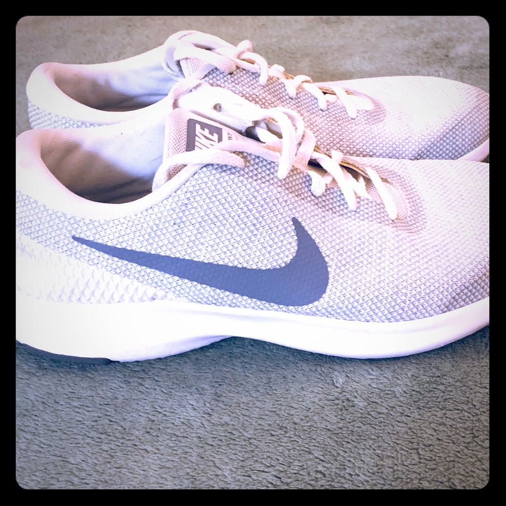 Nike Women’s Flex Experience RN 7